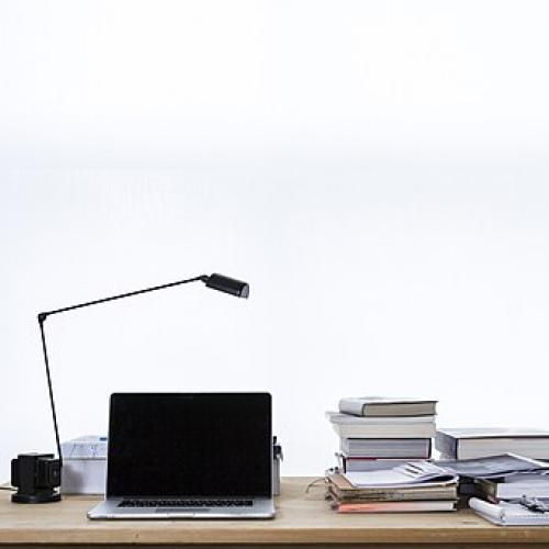 https://commons.wikimedia.org/wiki/File:Laptop_on_desk_book_stacks_(Unsplash).jpg